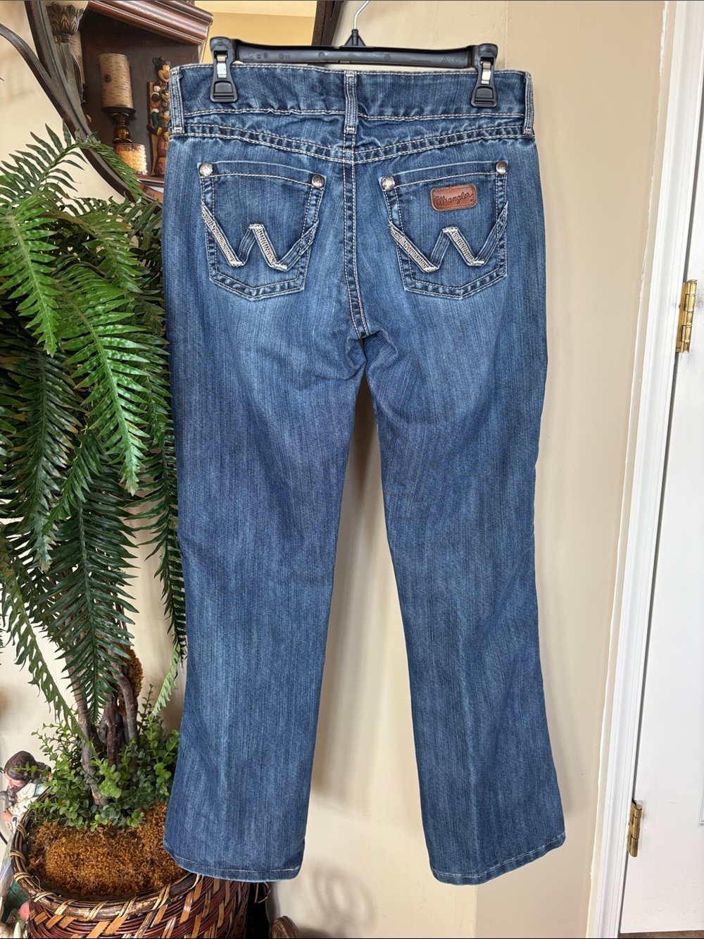 Wrangler Boot Cut Jeans Mid Blue Wash Western Denim 5-Pocket Embellished Rivets - Picture 7 of 13